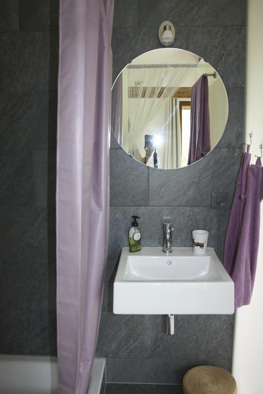 Ofenhaus Villa Murten Ruang foto